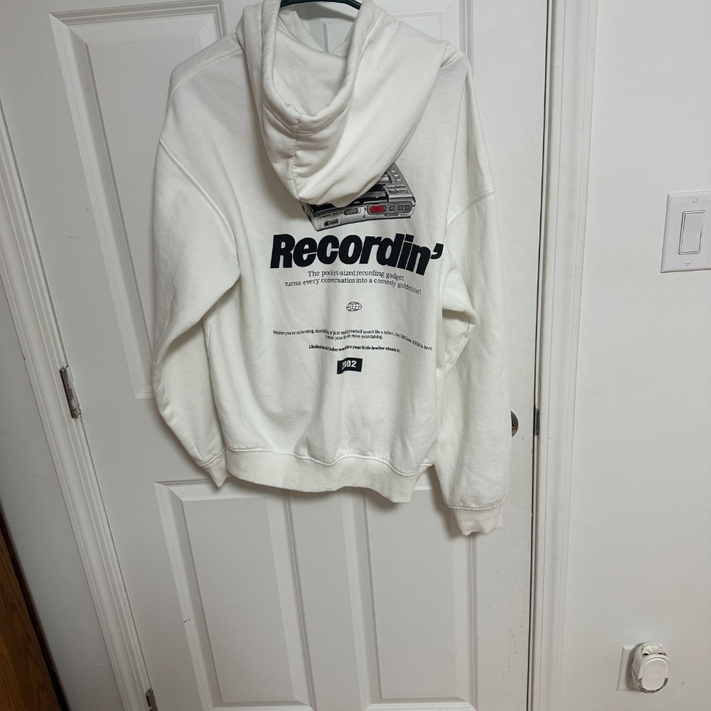 White pullover - Picture 2 of 6